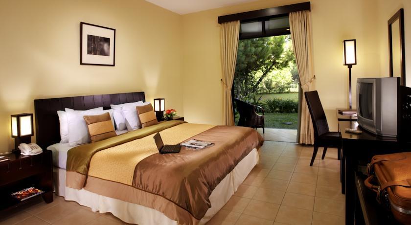 Puteri Gunung Hotel Lembang Extérieur photo