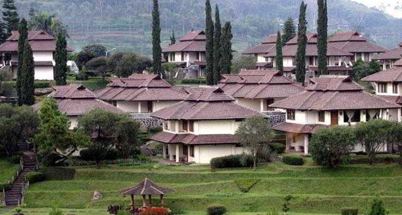 Puteri Gunung Hotel Lembang Extérieur photo