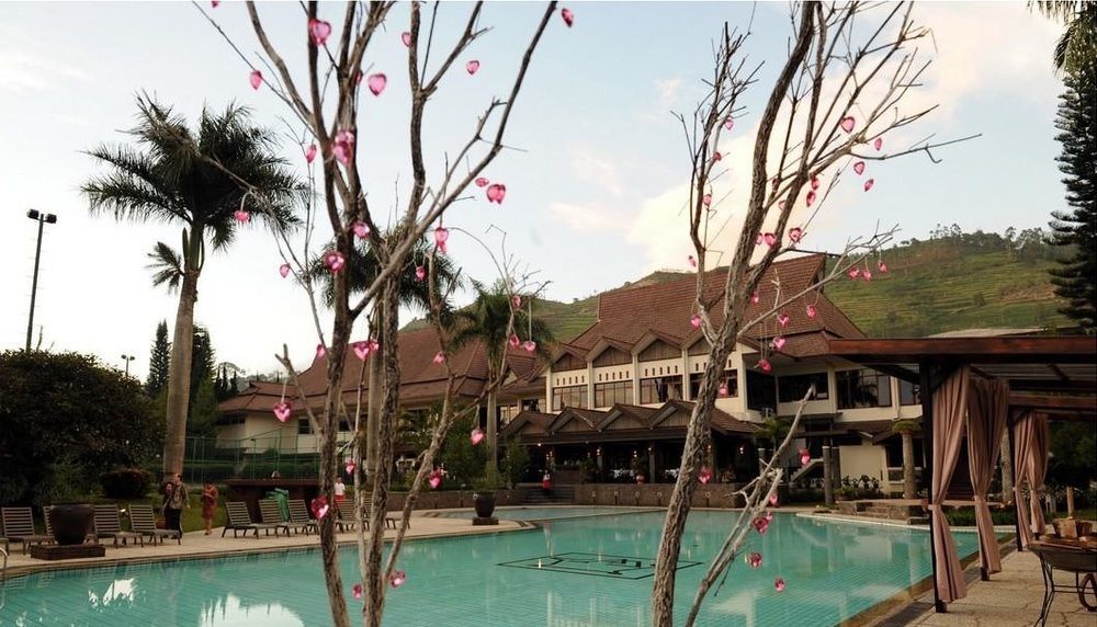 Puteri Gunung Hotel Lembang Extérieur photo