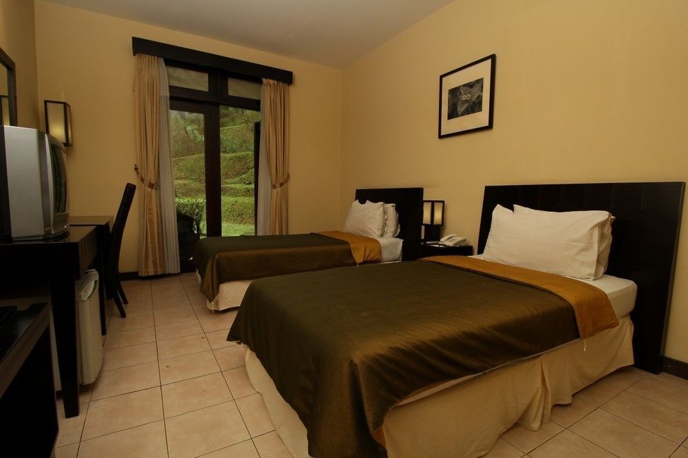 Puteri Gunung Hotel Lembang Extérieur photo