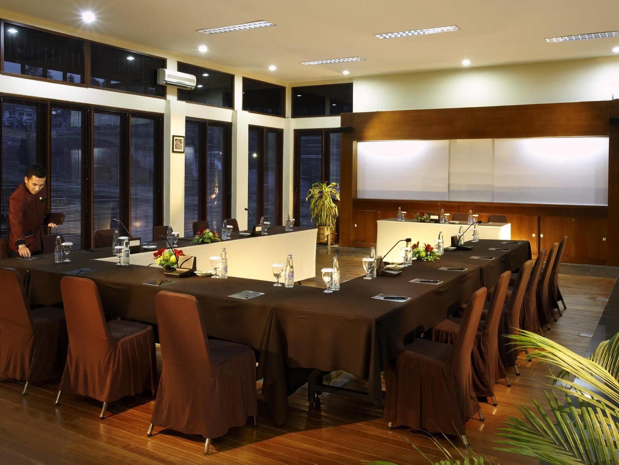 Puteri Gunung Hotel Lembang Extérieur photo