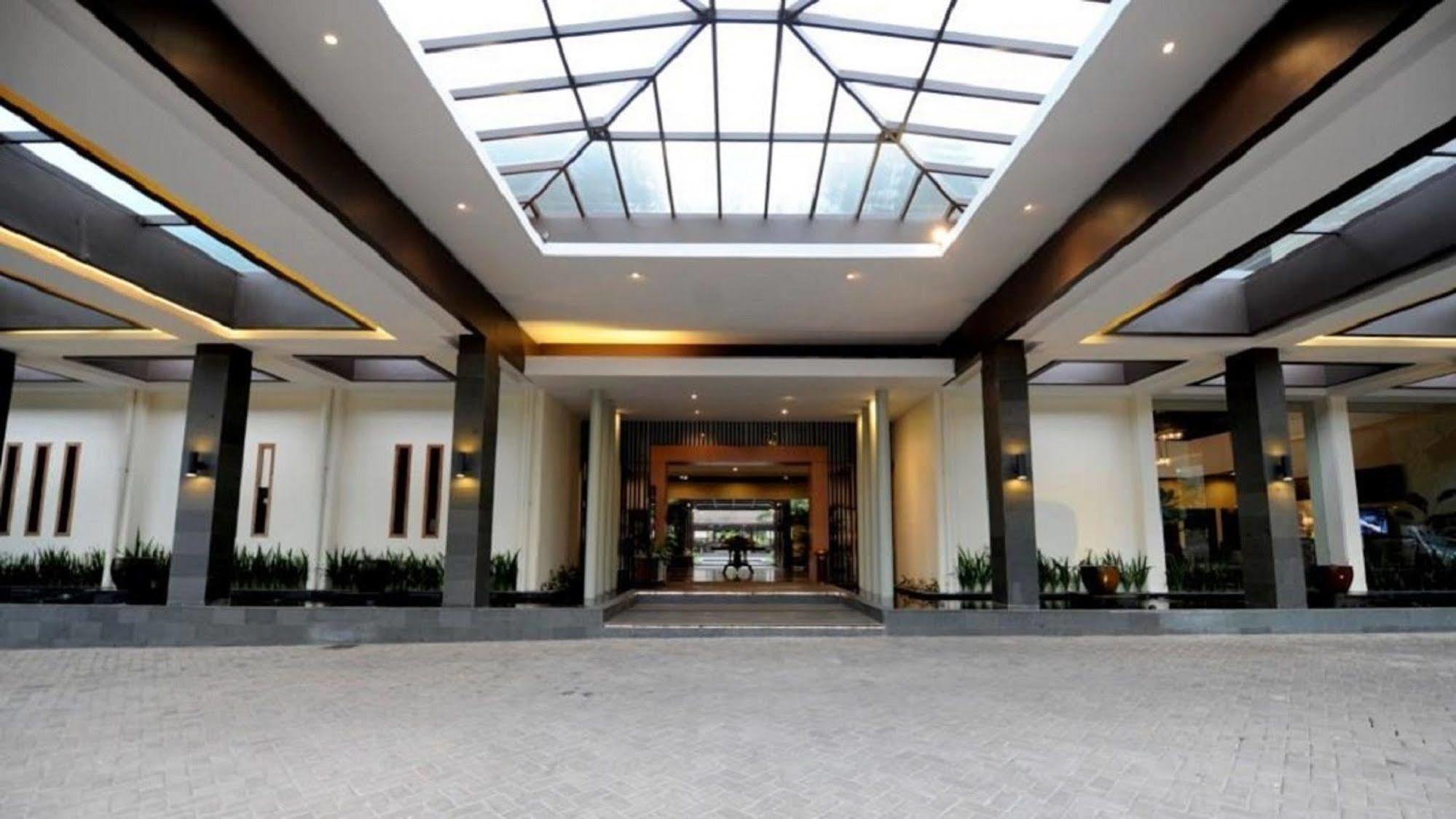Puteri Gunung Hotel Lembang Extérieur photo