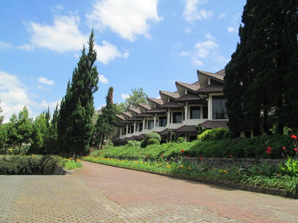 Puteri Gunung Hotel Lembang Extérieur photo