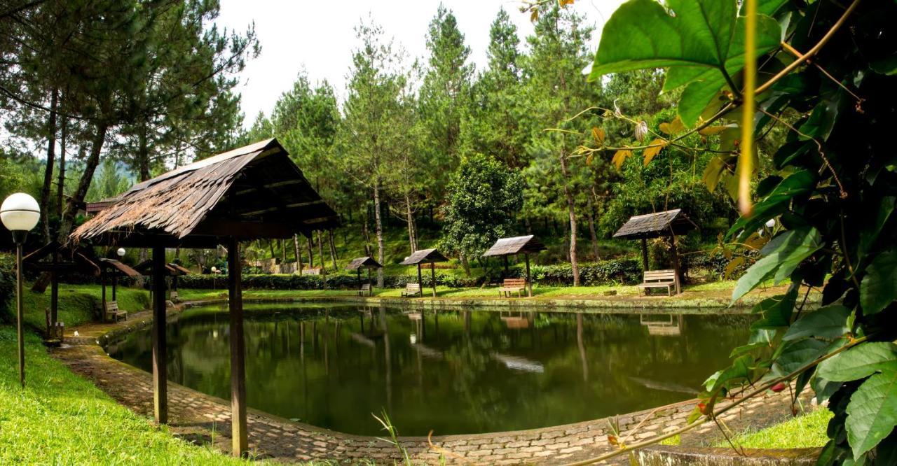 Puteri Gunung Hotel Lembang Extérieur photo
